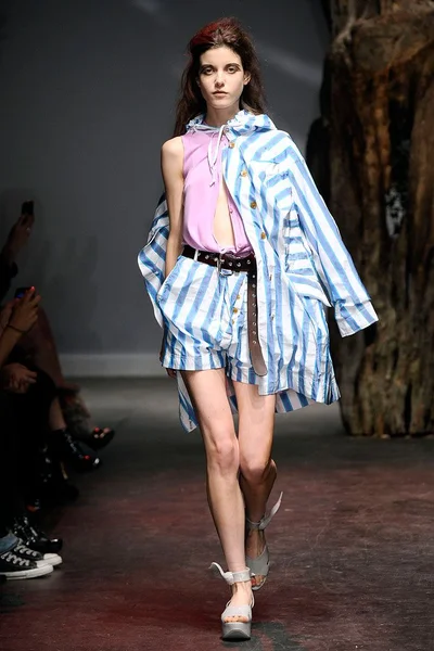 Look 27